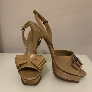 YSL Yves Saint Laurent Patent Tribute Bow Sandals